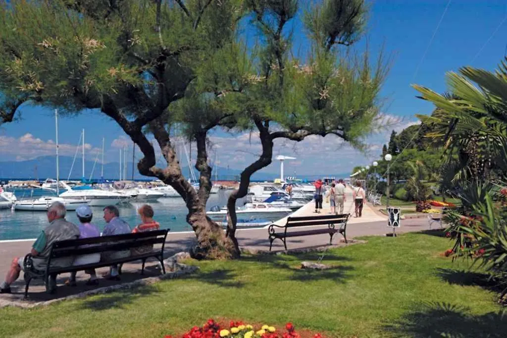 Apartments In Malinska/Insel Krk 14429